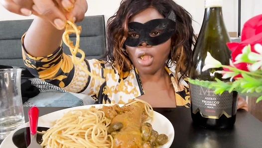 Smutty_Luce - Struggling while I have a Shit Dinner