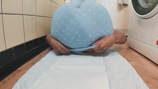 AmySinclair - Ass up, mess down!