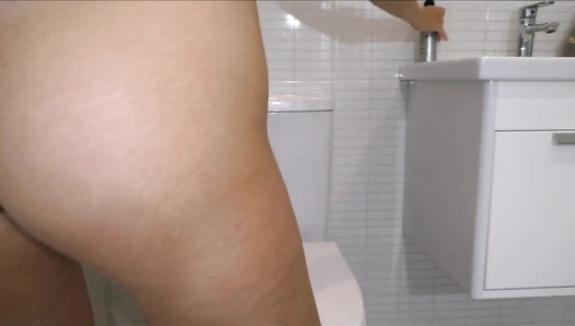 Helena Moeller - Speculum & Milk in ass Dildo anal fucking