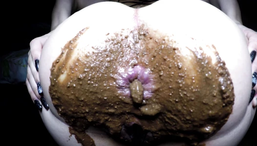 ElenaToilet - Panty Poop and Smelly Shit