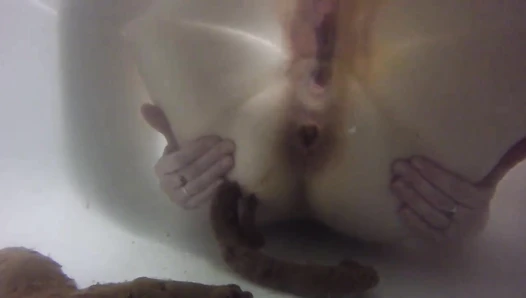FatTurdGirl - MASSIVE UNDERWATER SHIT & FARTS!!
