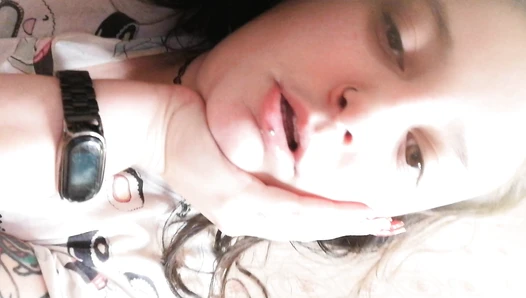 badkithy - Desperate restless girl