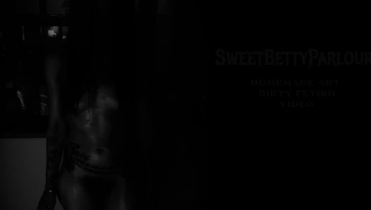 DirtyBetty - -My hobby creepy scat play!