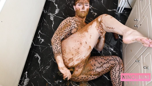 Ninounini - EATING SHIT IN THE FAMILY BATHROOM