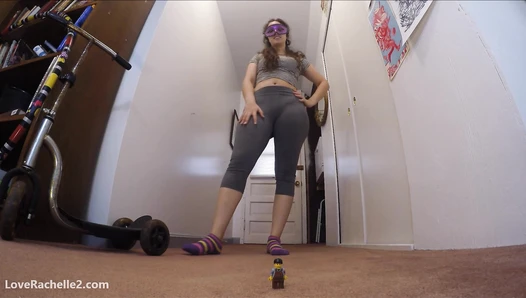 LoveRachelle2 - Giant Woman Shits Out Tiny Man