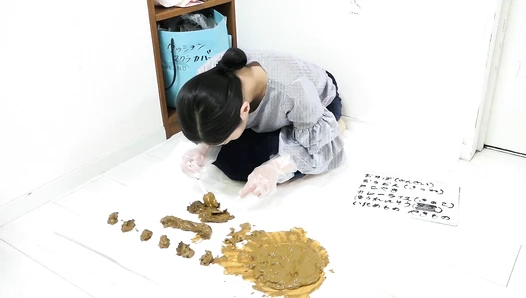 JP Fetish Merchant - Honoka Painting With Poop