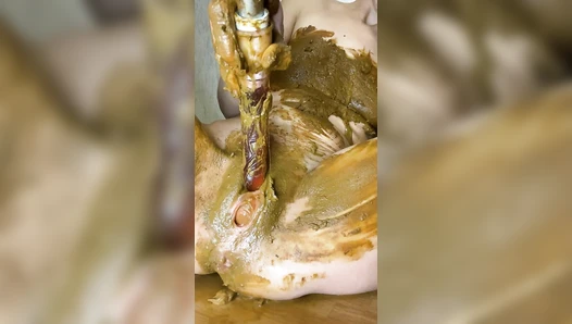 p00girl - pooping ,putting it in my mouth