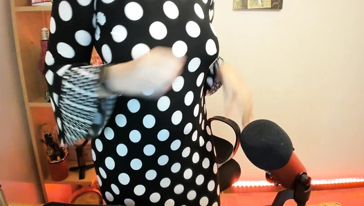 Nicolettaxxx - Farts over professional microphone