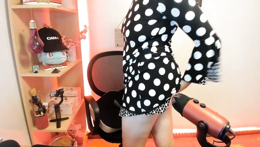 Nicolettaxxx - Farts over professional microphone