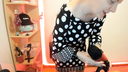 Nicolettaxxx - Farts over professional microphone