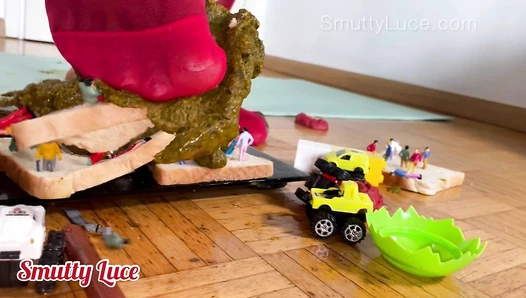 Smutty_Luce - Giant SHITS on the City - Special Fan request