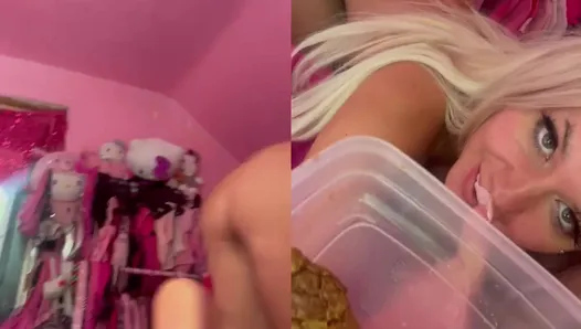 KinkyScatGirl - The perfect yellow log