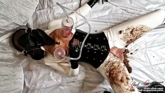 SlutOrgasma - Extreme scat play in rubber and gasmask