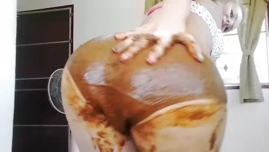 MissAnja - White Pants Shitting and Sensual Shit Smearing