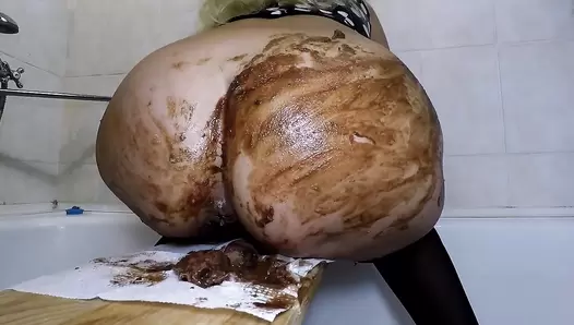 Scatdesire - Ass Shitting in Bathtub