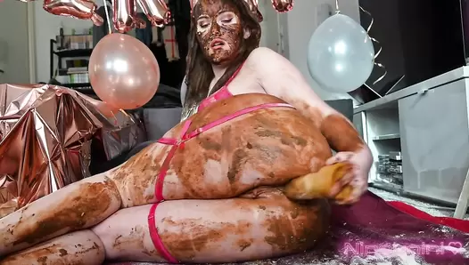 Ninounini - BIRTHDAY CAKE (PUKE): I eat a shitty cupcake!