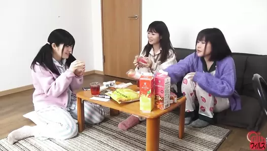 FF-602 02 Pervert girls: group fart party