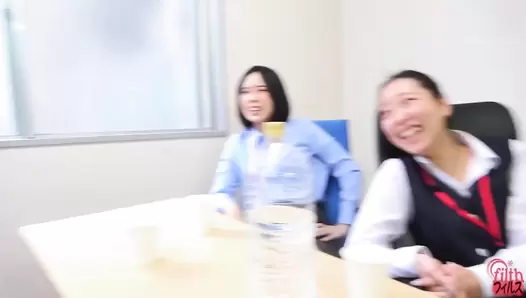 FF-602 01 Pervert girls: group fart party