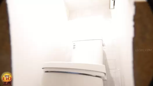 EE-667 01 Laxative trap set by older brother. Leakage of younger sister’s domestic diarrhea.