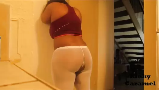 GoddessKinkyCaramel / Shitting In My White Leggings