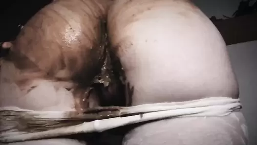 DirtyBetty / INSANE scat girl SHITTING in PANTYHOSE