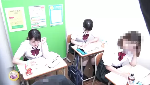 SL-540 04 Schoolgirls with bad manners pooping everywhere they want!