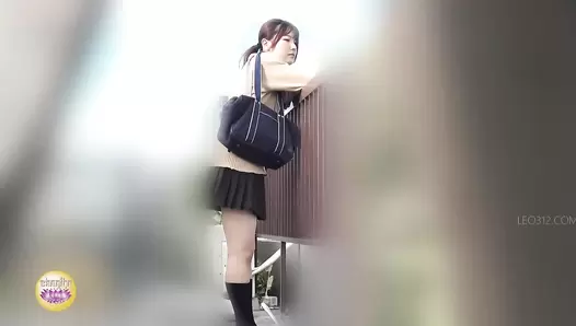 SL-540 02 Schoolgirls with bad manners pooping everywhere they want!