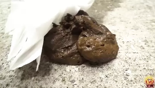EE-069 02 Peeping Scat At The Alleyway