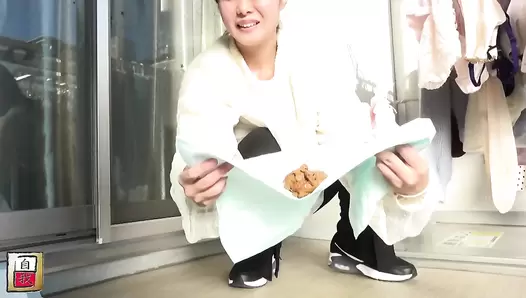 JG-502 04 Closely captured several days of poops. Filmed by Kasumi herself