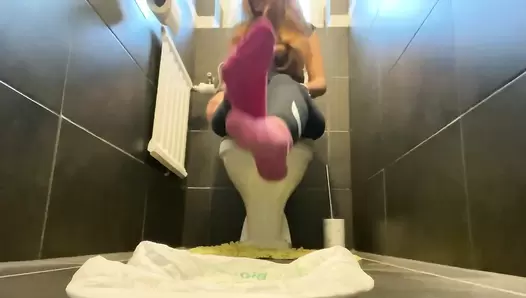 VeganLinda - I shit too big for your plate, NewMFX, 
