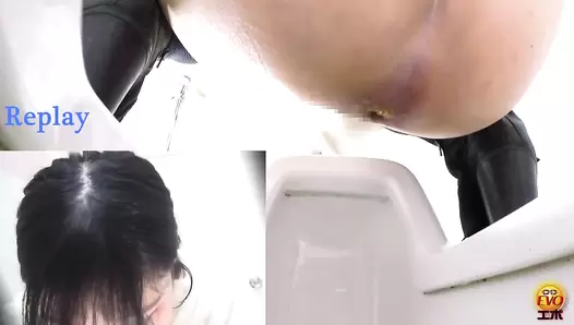 DLEE-367 05 Public toilet voyeur: women continue pooping while the door is opened up!