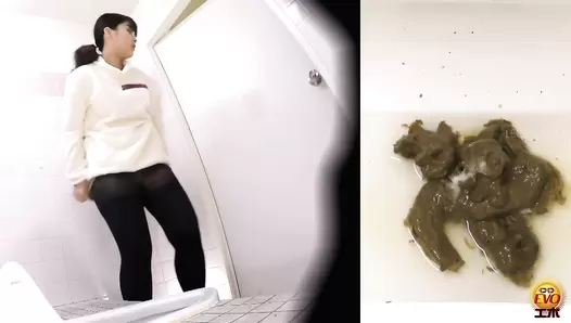 DLEE-367 05 Public toilet voyeur: women continue pooping while the door is opened up!
