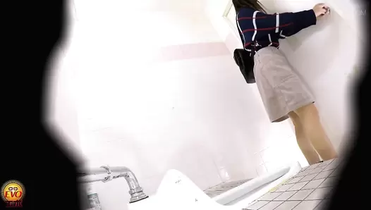 DLEE-367 03 Public toilet voyeur: women continue pooping while the door is opened up!