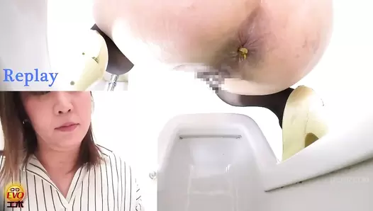 DLEE-367 03 Public toilet voyeur: women continue pooping while the door is opened up!
