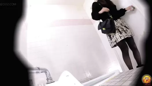 DLEE-367 02 Public toilet voyeur: women continue pooping while the door is opened up!