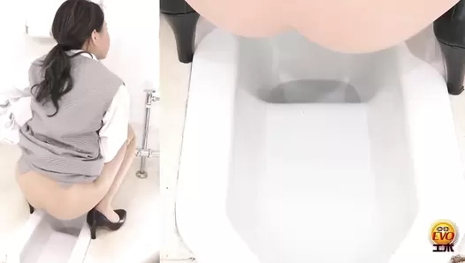 EE-374 01 Toilet sneak shots of OL’s shy sounds of poops and farts. VOL. 2
