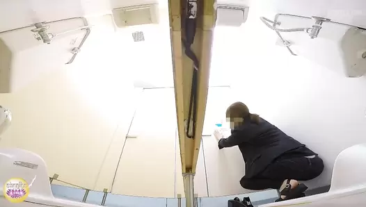 DLSL-397 06 Awkward farts and poops in the office toilet
