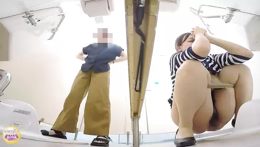 DLSL-397 04 Awkward farts and poops in the office toilet