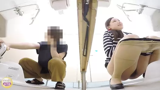 DLSL-397 04 Awkward farts and poops in the office toilet