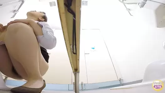 DLSL-397 03 Awkward farts and poops in the office toilet