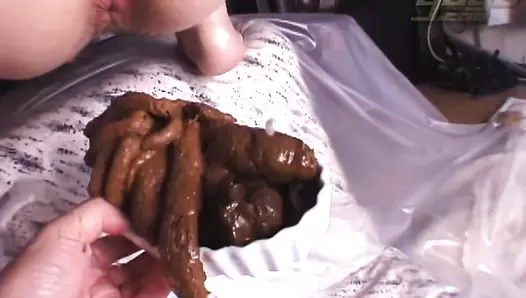 [1919gogo-7720] Pooping closeup full plate of shit