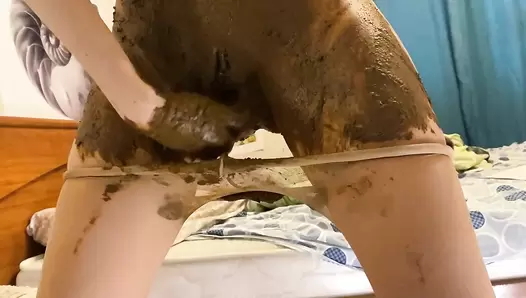 p00girl - I chew and smear shit, nausea