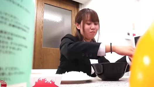FF-537 04 OL’s pooping agony after eating spicy food