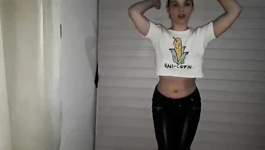 XOBunny - Farts and shit in leather pants