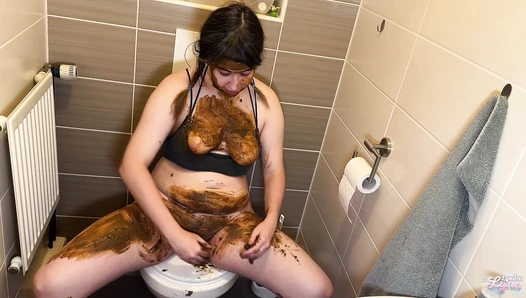 LyndraLynn - Soiled Gym Toilet