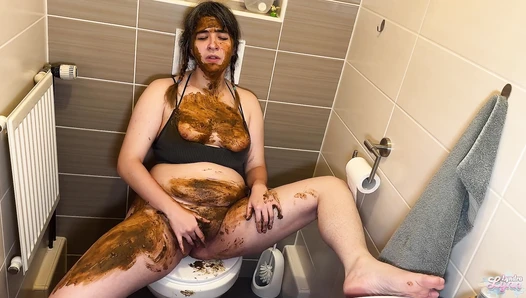 LyndraLynn - Soiled Gym Toilet