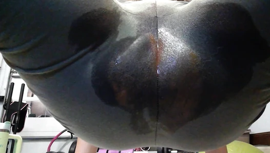 BetweenMyCheeks - Shitty Gym Day