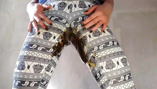 Anna_Coprofield - Leggings, Thongs and Smearing
