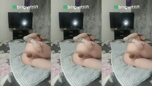 Hot alternative girl shitting on her bed, Amateur Collection, 