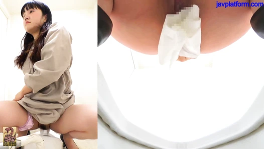 SR-100 05 Turtle W Full Shot Beautiful woman's ecstatic face poop and fart Slits